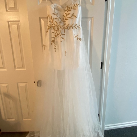 Wedding-  Fashion Nova-Large White/Gold Color. - Picture 5 of 6